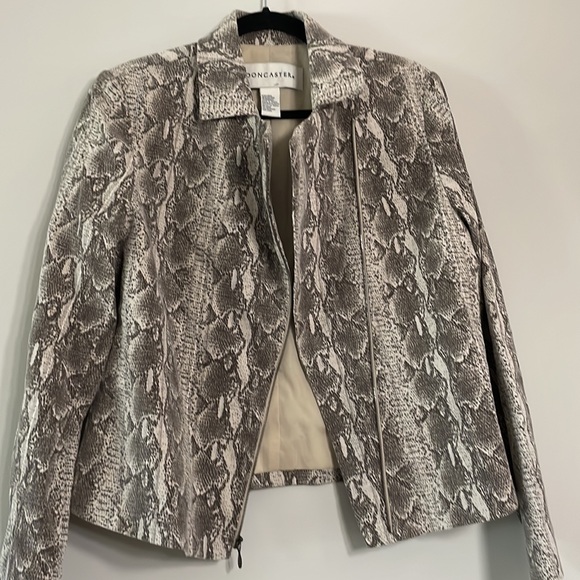 DonCaster - Picture 2 of 8